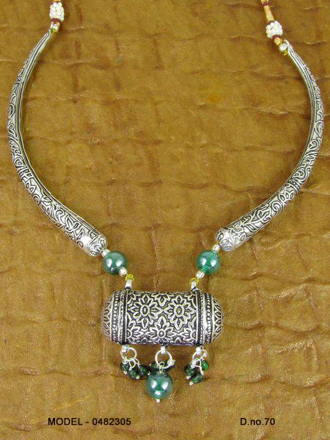 Zara Halo Necklace — LJ-17NQ7MN