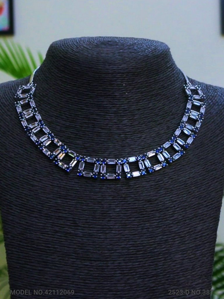 Necklace Set crafted for bold Women