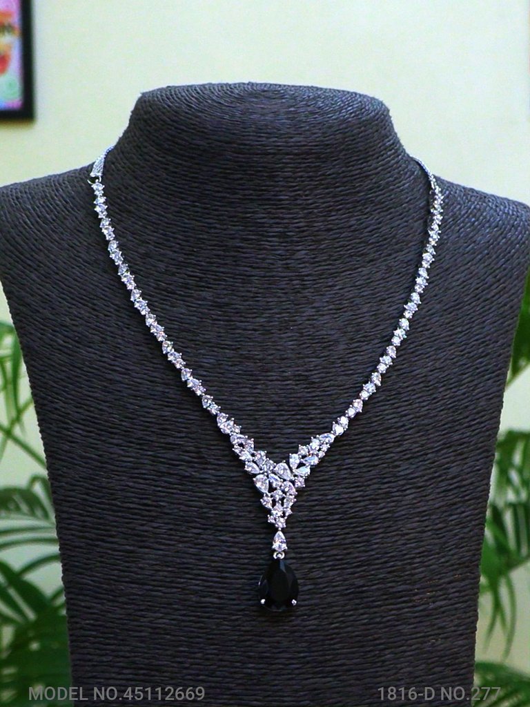 Fine Fashion Classic Necklace Set