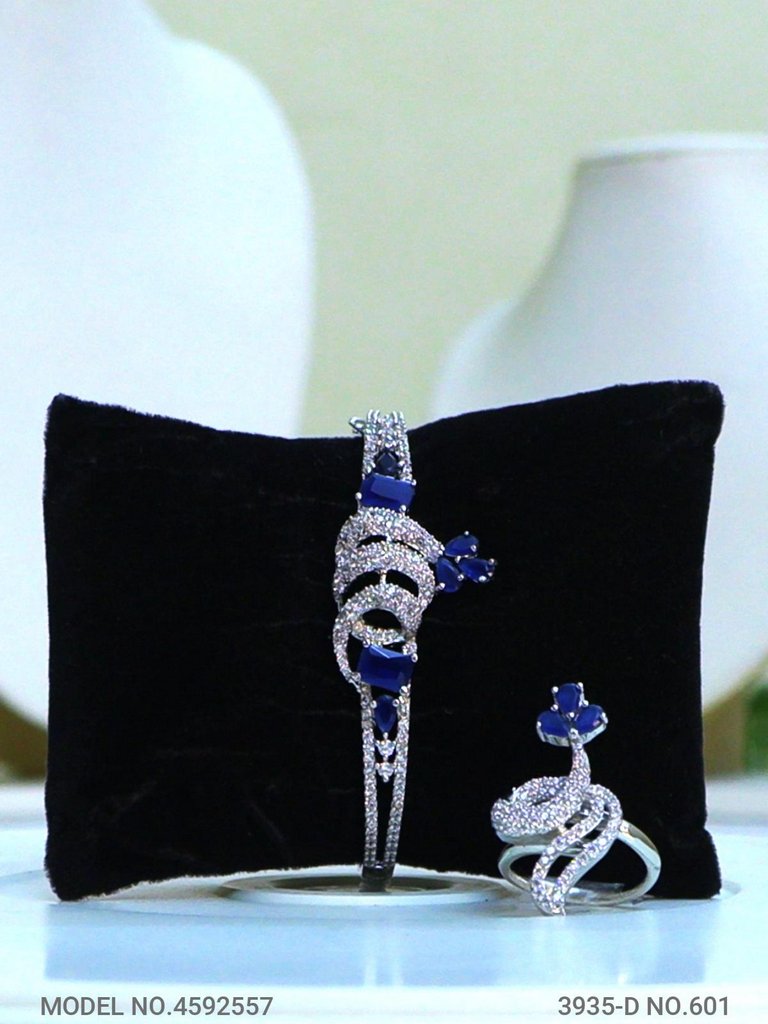 Traditional Zirconia Jewelry Set for Classy Women