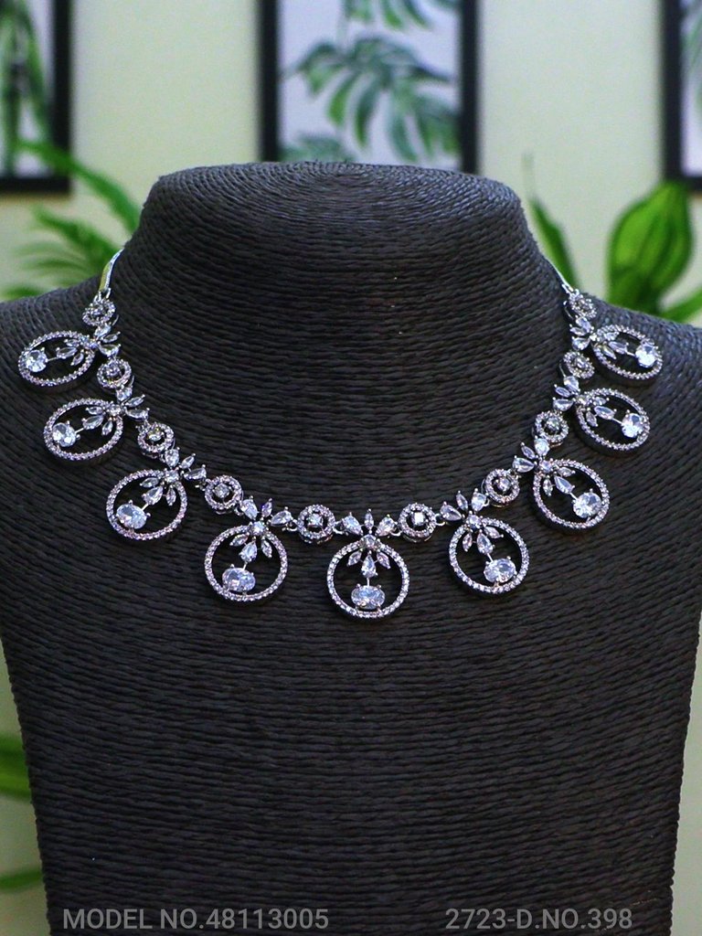 Fine Fashion Classic Necklace Set