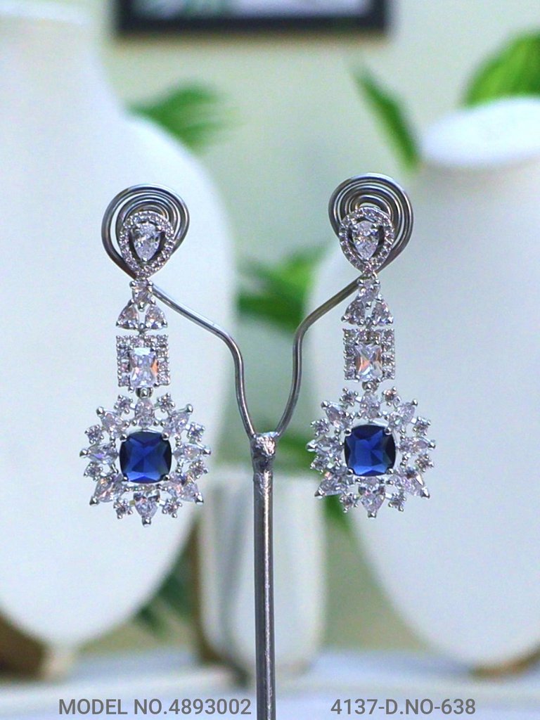 Necklace Designed by Passionate Craftsmen !