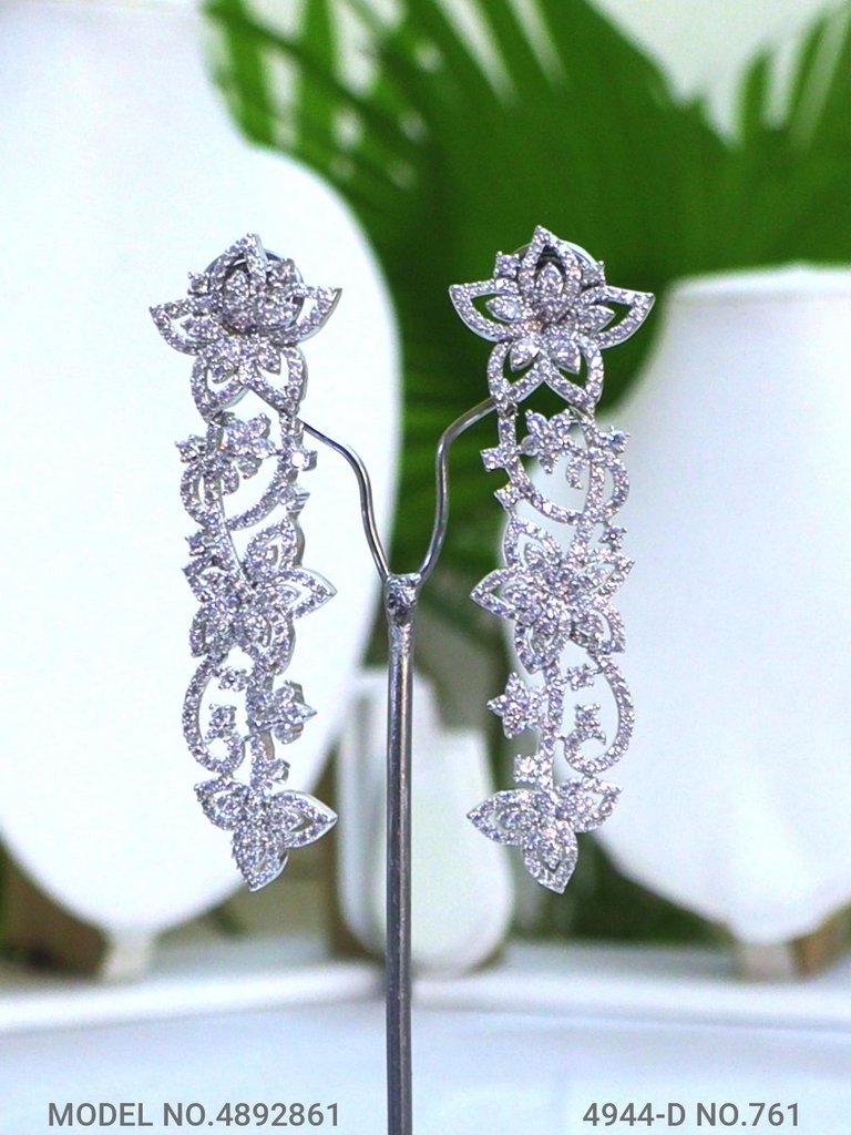 Necklace Designed by Passionate Craftsmen !