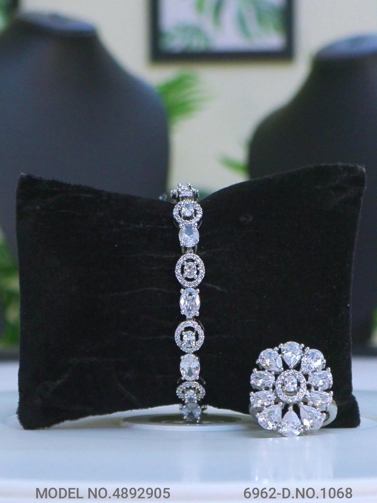 Amazing Traditional Jewelry Set