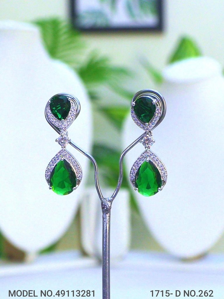 Necklace Set crafted for bold Women