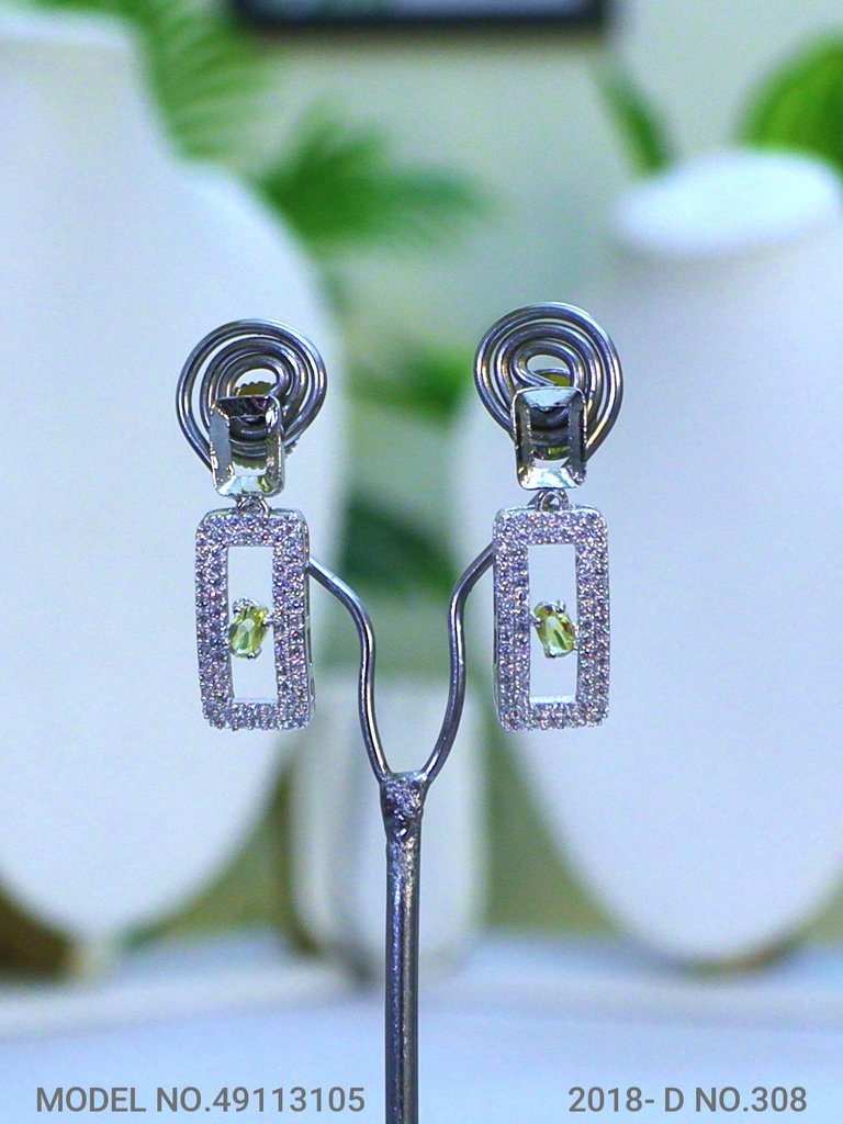 Smart Alternative to Expensive Diamond Jewelry