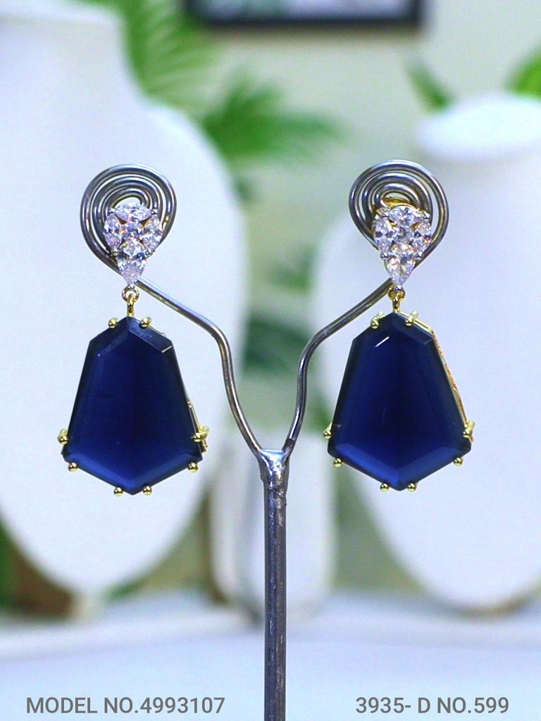 Traditional Zirconia Jewelry Set for Classy Women