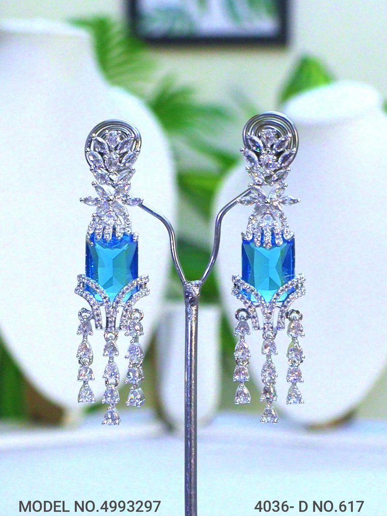 Necklace Designed by Passionate Craftsmen !
