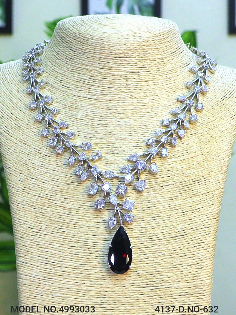 Necklace Designed by Passionate Craftsmen !