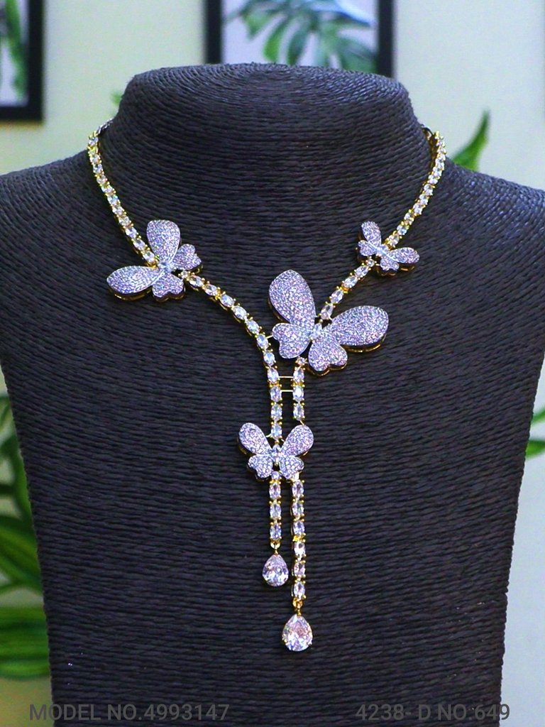 Traditional Necklaces in Trend