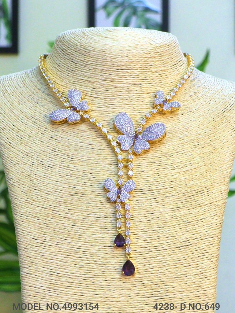 Necklace Designed by Passionate Craftsmen !