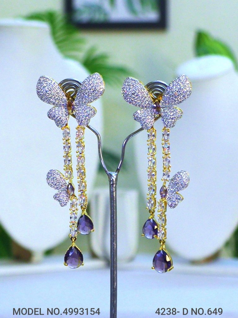 Necklace Designed by Passionate Craftsmen !