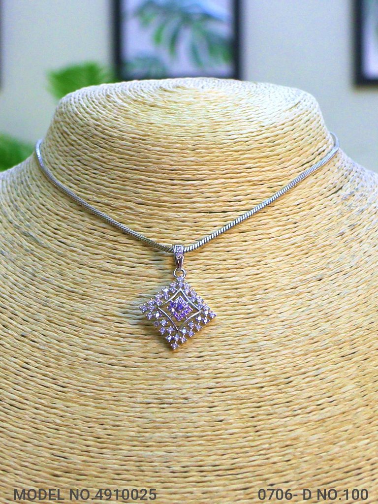 Traditional Pendant in Trend