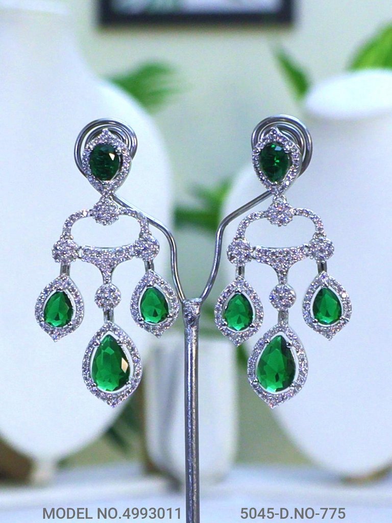 Traditional Zirconia Jewelry Set for Classy Women