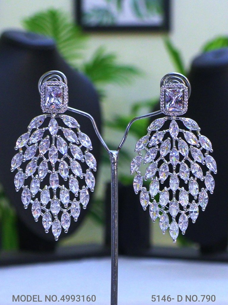 Traditional Zirconia Jewelry Set for Classy Women