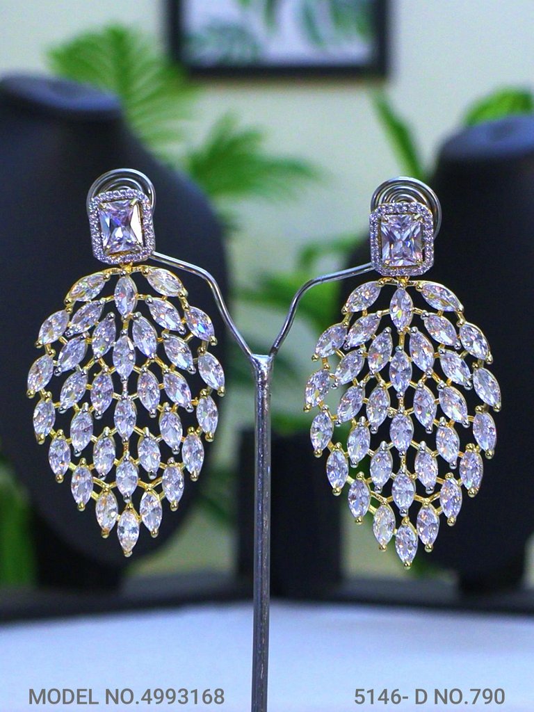 Necklace Designed by Passionate Craftsmen !