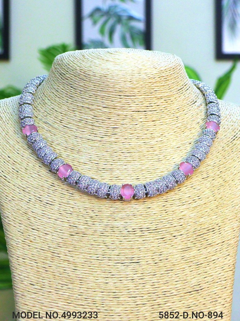 Traditional Necklaces in Trend