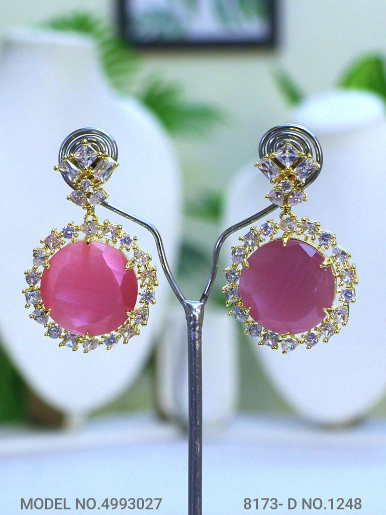 Traditional Necklaces in Trend