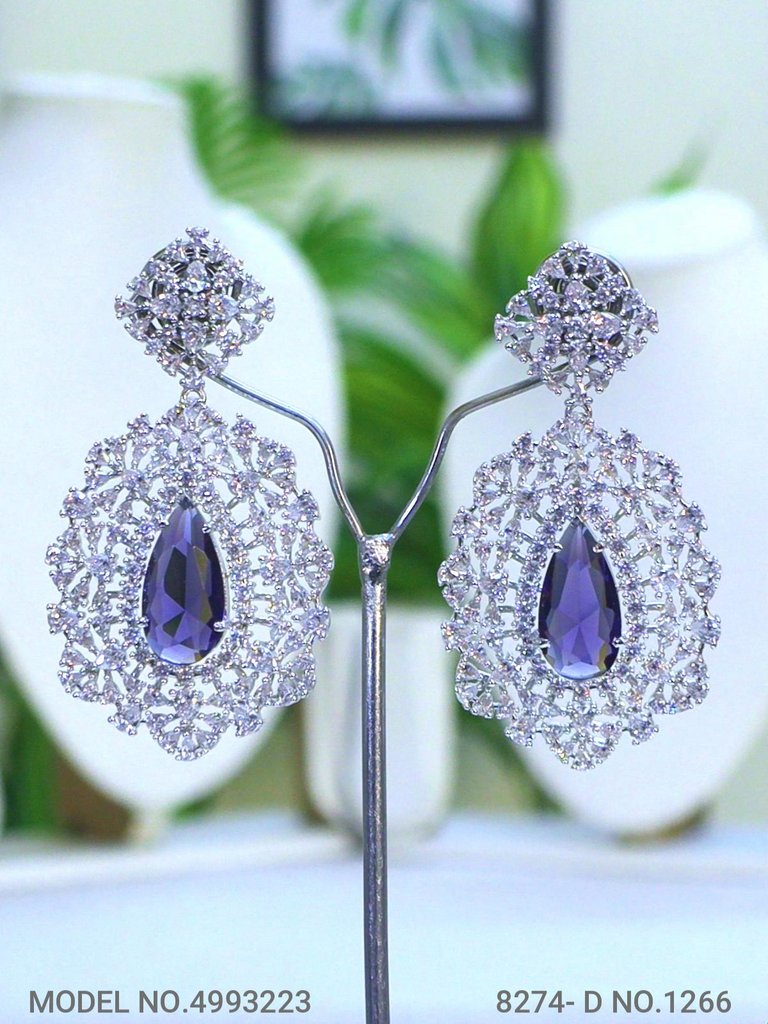 Necklace Designed by Passionate Craftsmen !