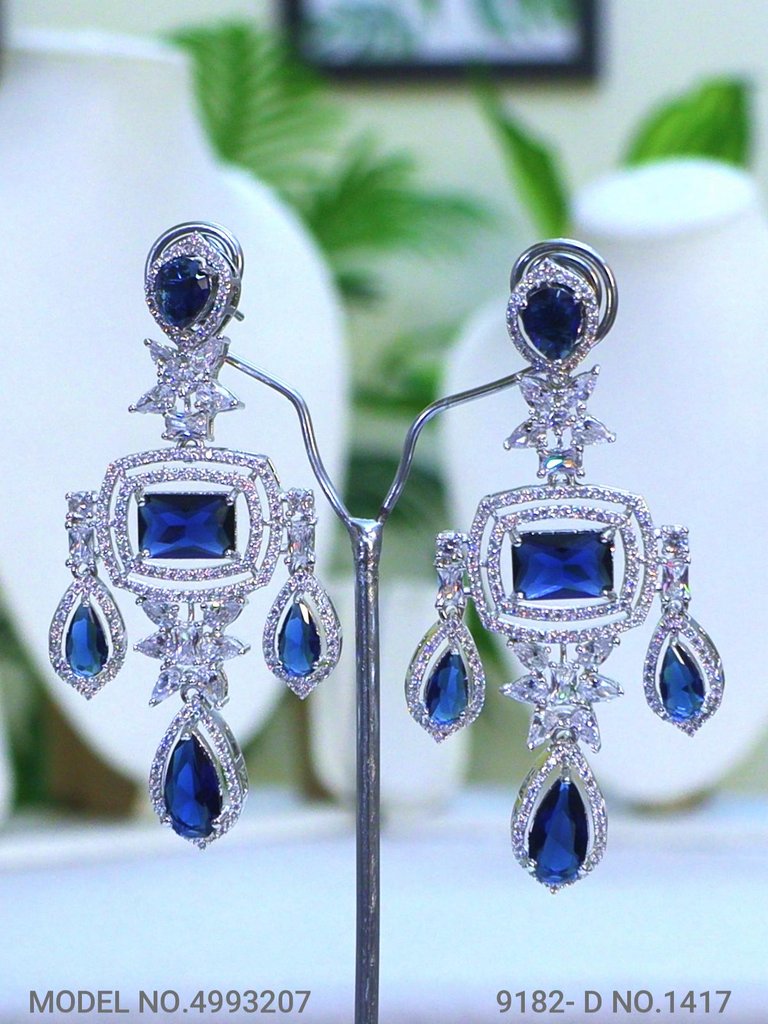 The best Gift for a Woman ! Jewelry
