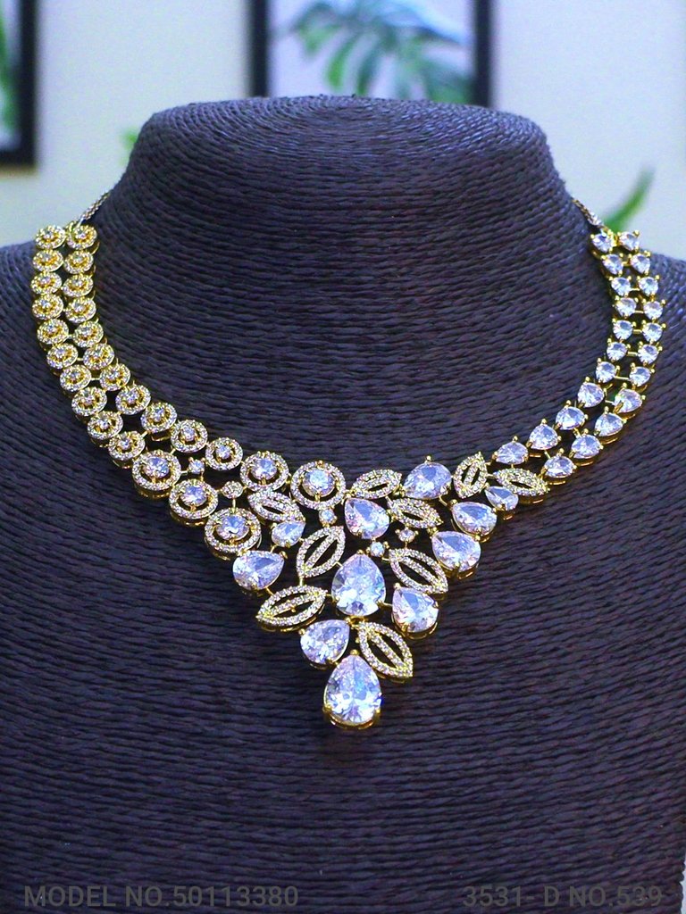 eye catchy Necklace set