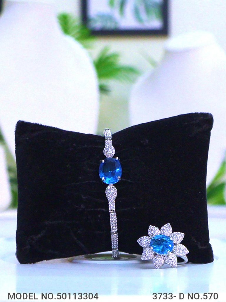 Classic Modern Day Gift Jewelry for Women