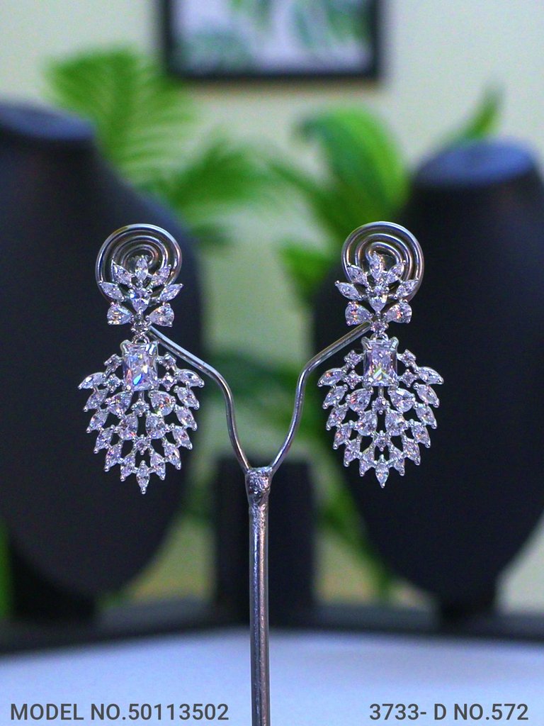 Necklace Set crafted for bold Women