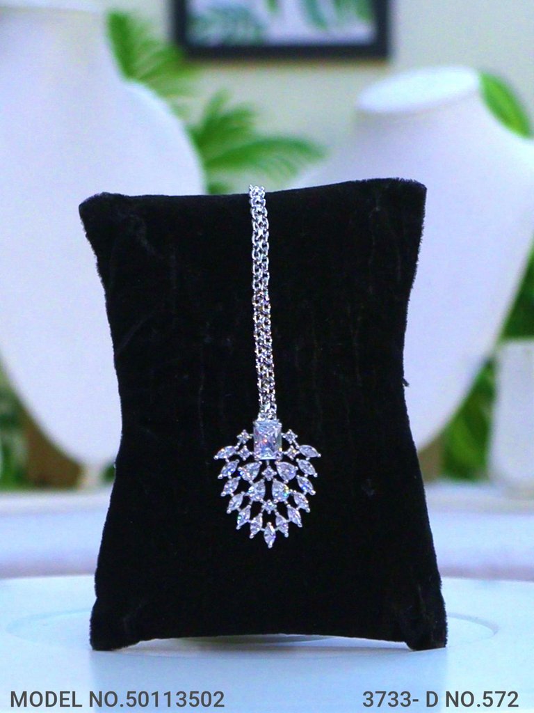 Necklace Set crafted for bold Women