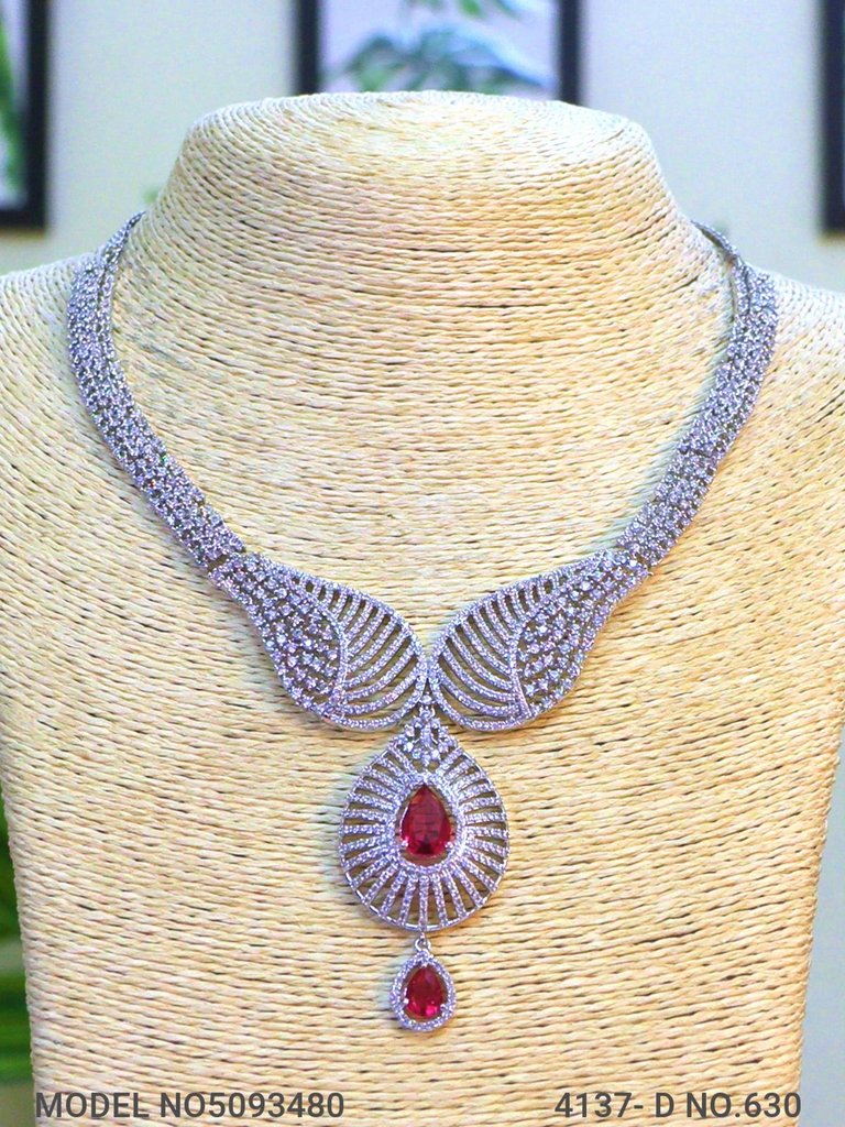 Traditional Necklaces in Trend