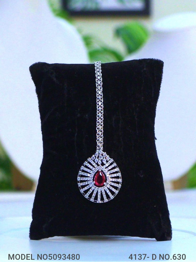 Traditional Necklaces in Trend