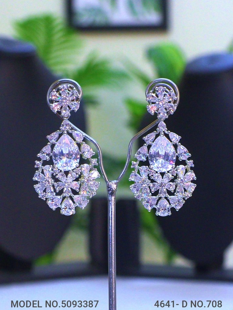 Necklace Designed by Passionate Craftsmen !