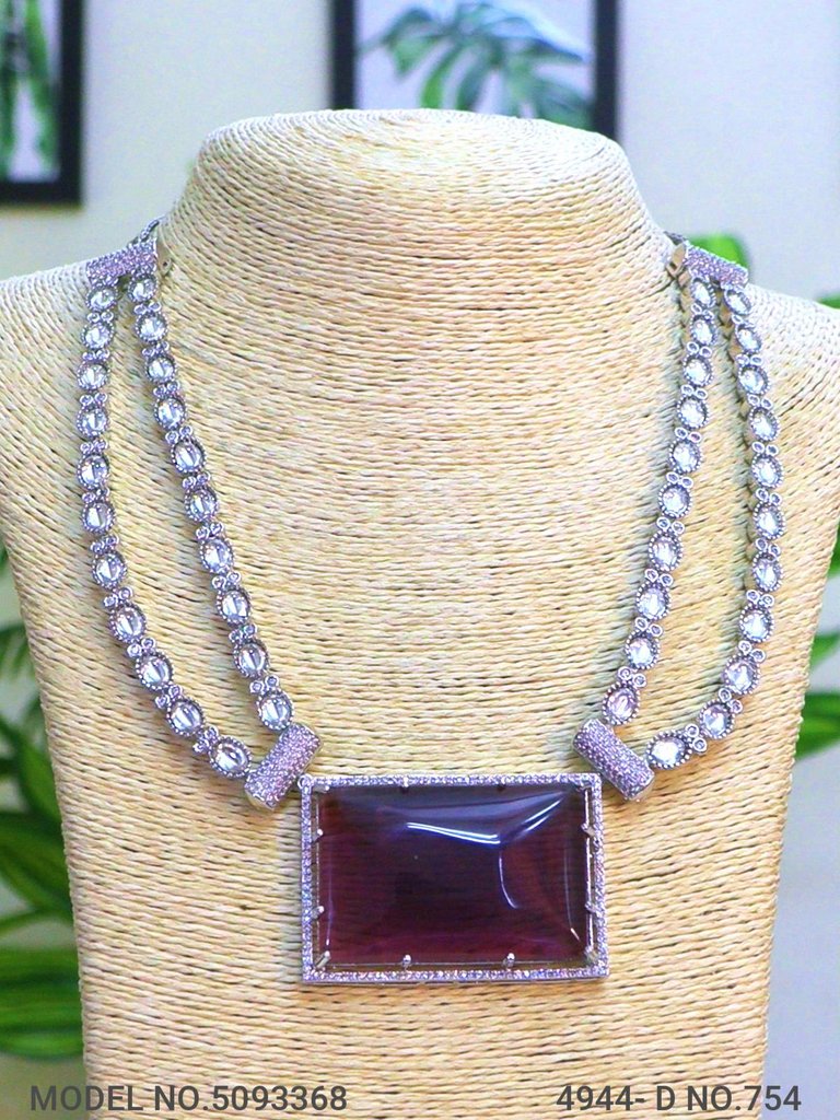 Traditional Necklaces in Trend