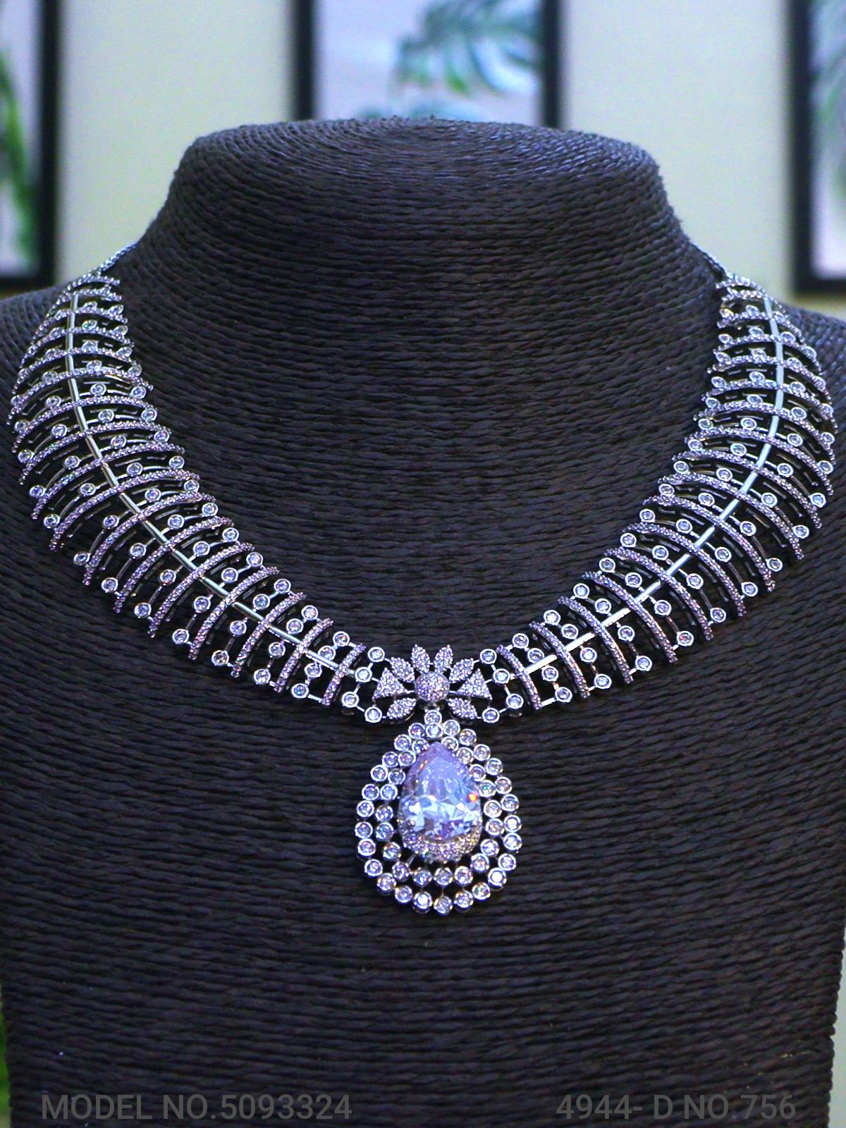 Necklace Designed by Passionate Craftsmen !