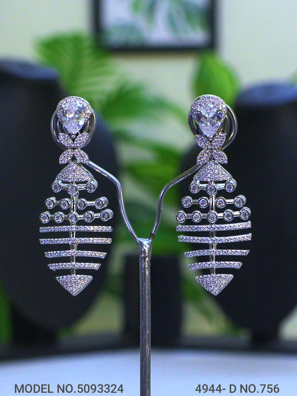 Necklace Designed by Passionate Craftsmen !