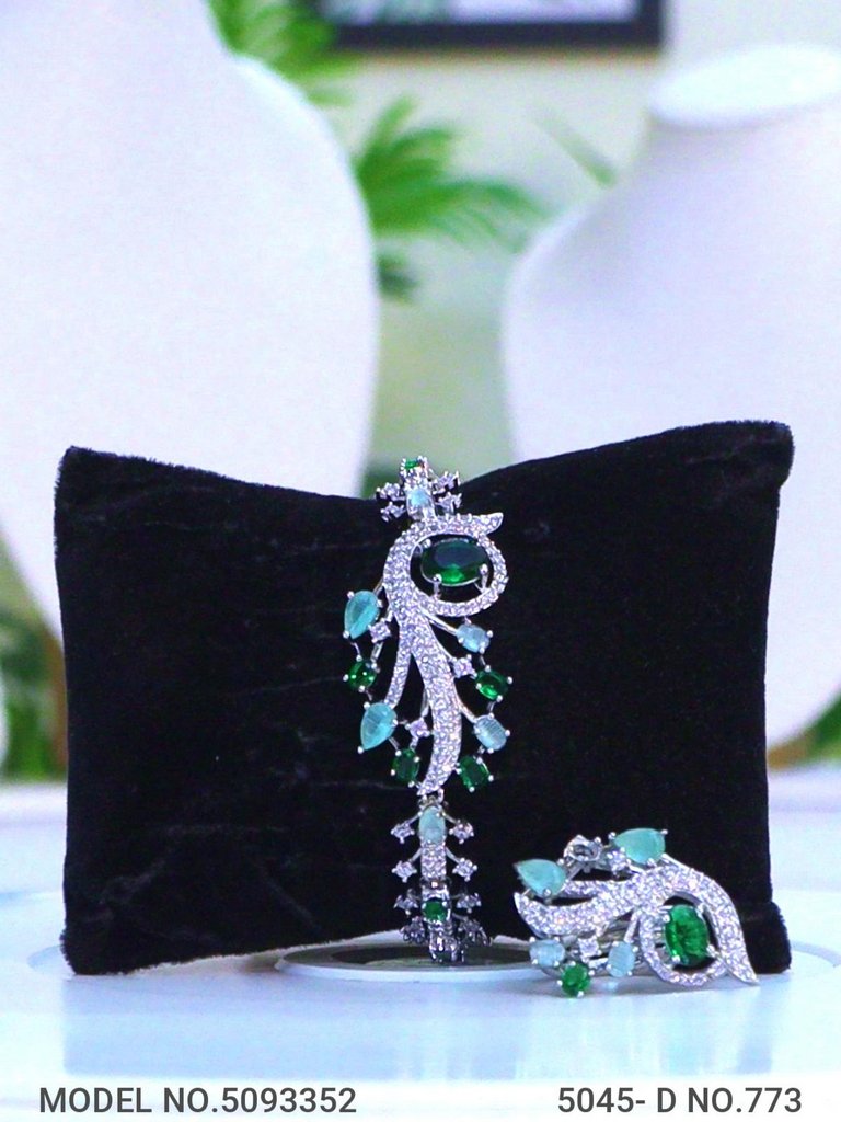 Wholesale Traditional Necklace Set