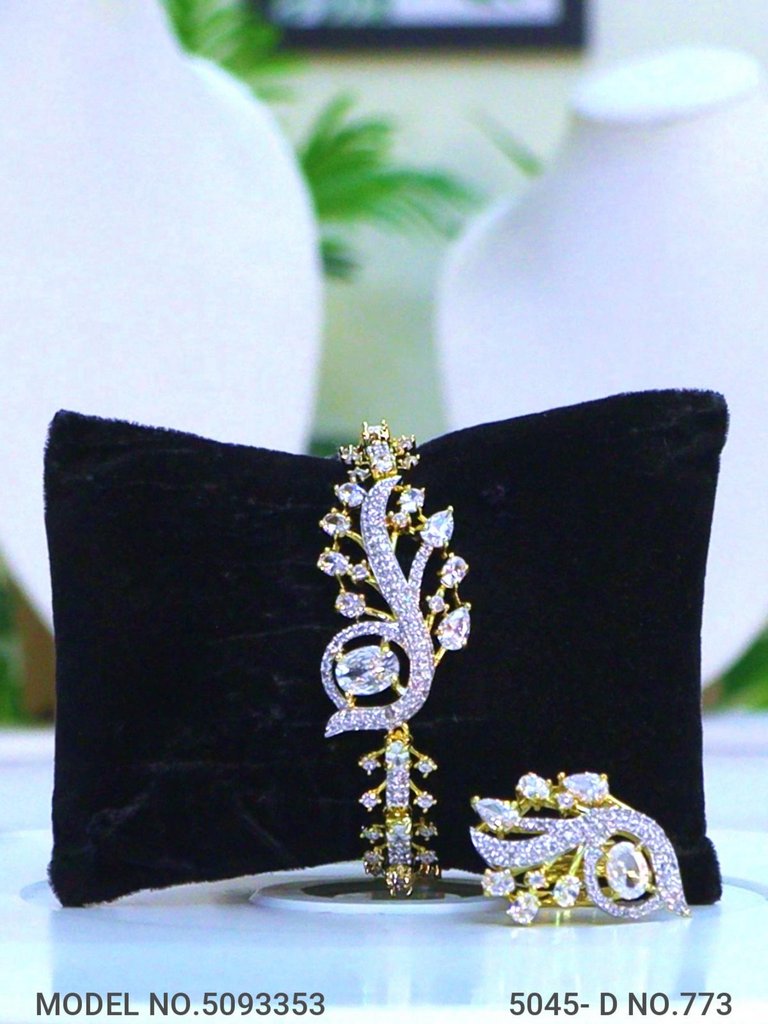 The best Gift for a Woman ! Jewelry