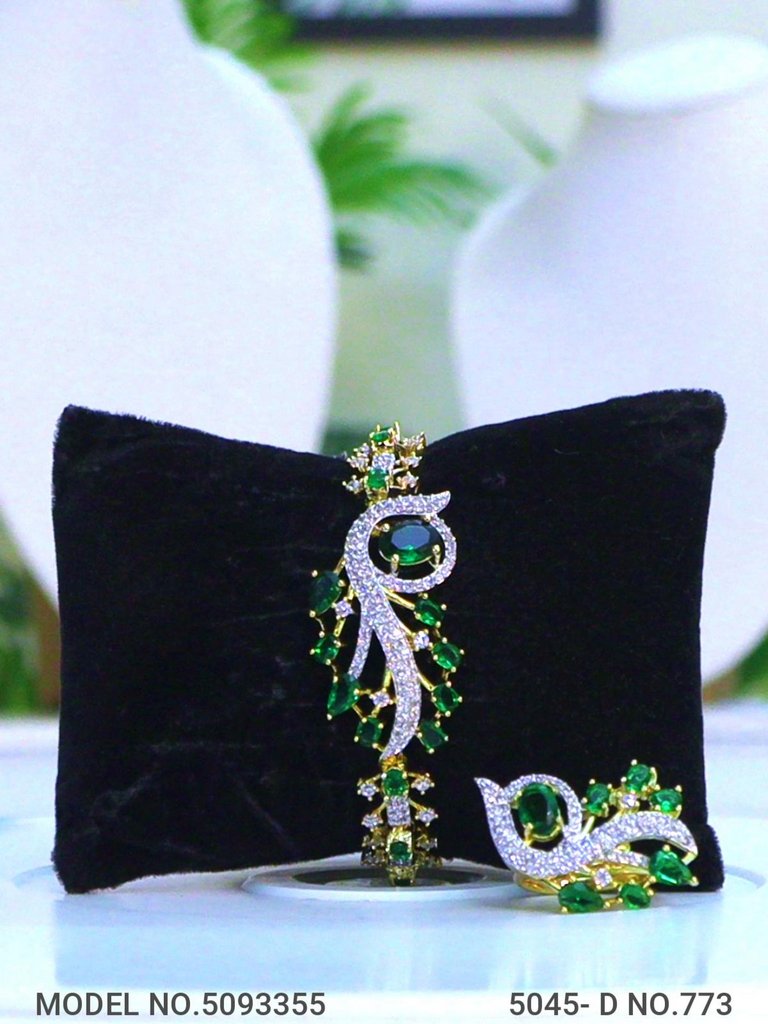 Statement Necklaces in Trend