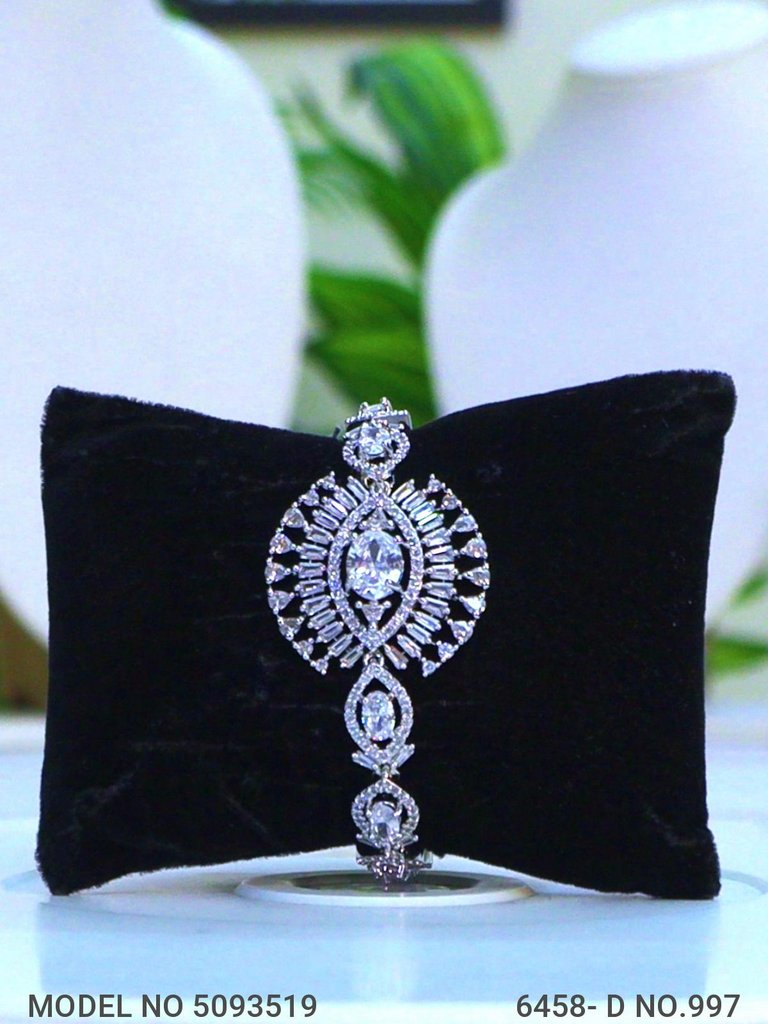 Traditional yet Trendy Design | Ideal for your Parties !