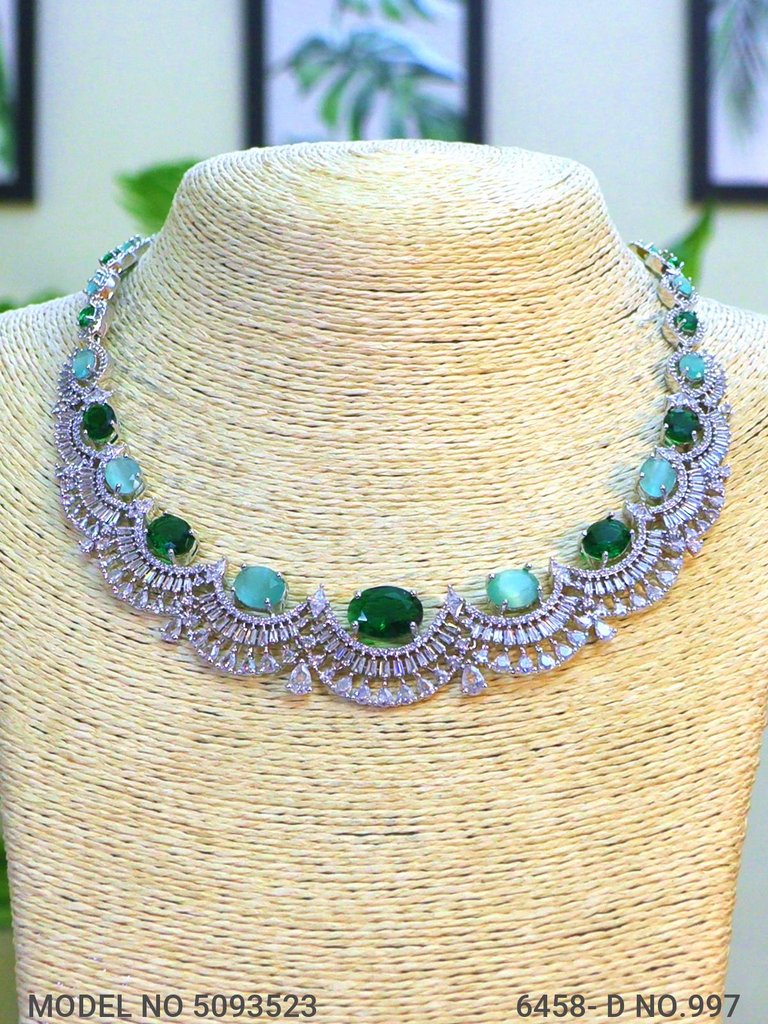 Friendship of Tradition and Trend