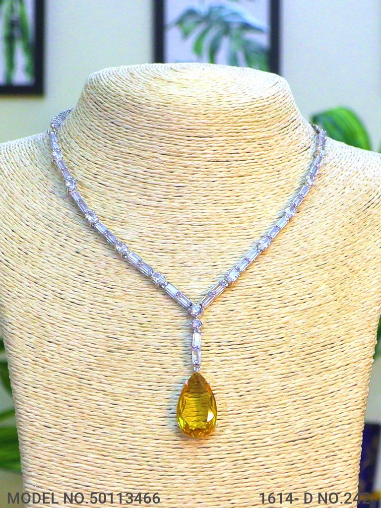 eye catchy Necklace set