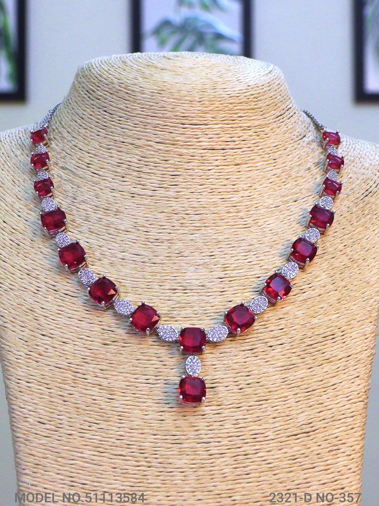 Ideal Necklace Set for Wedding Jewelry Occasions