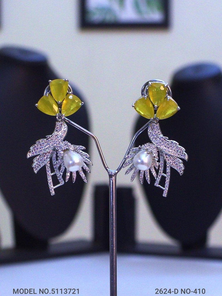 Classic Cz Pendant | Light Sets for All Occasions