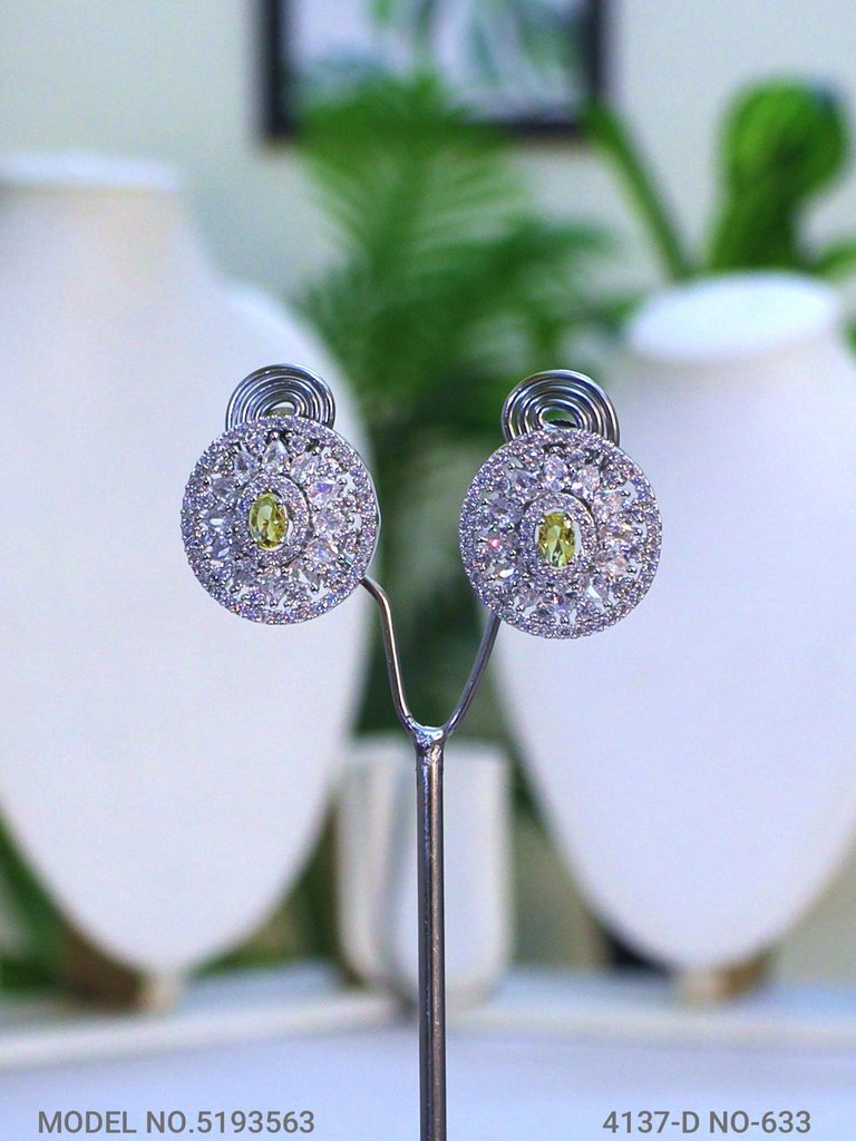 Traditional American Diamond Set