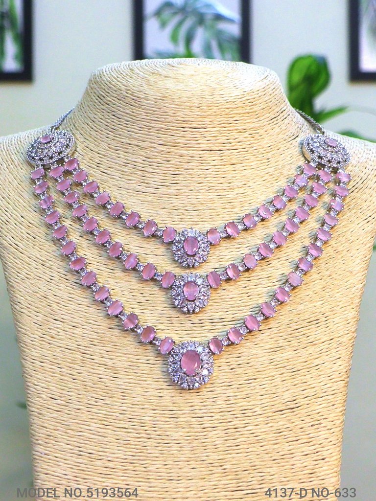 Friendship of Tradition and Trend