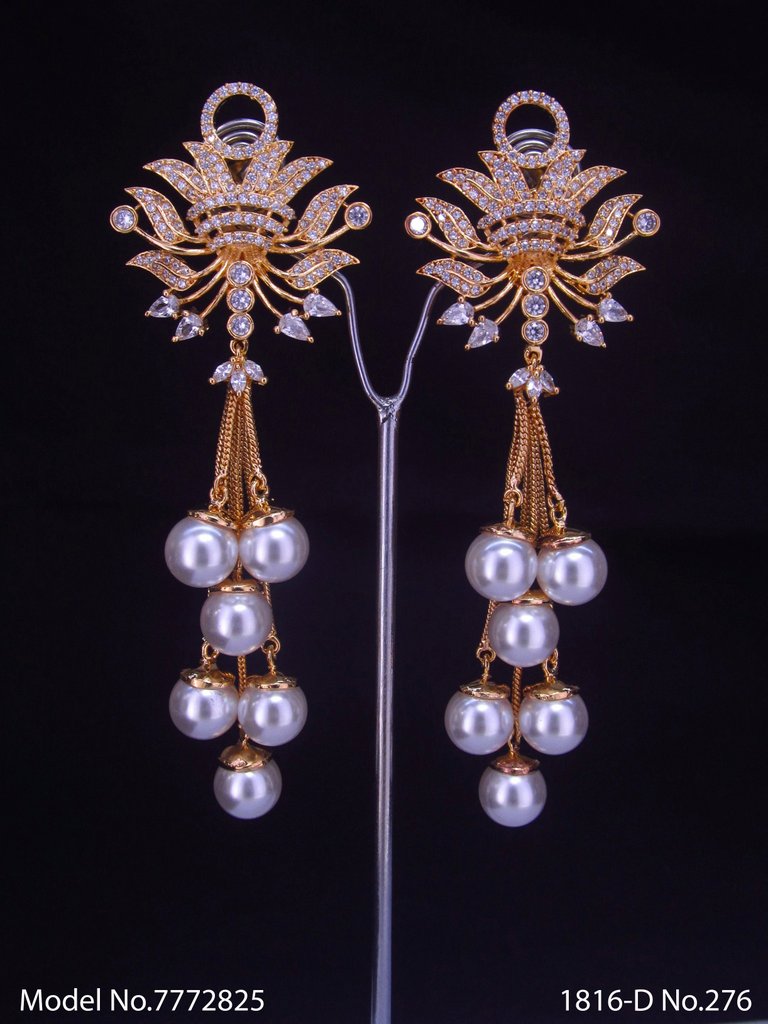 Zircon Earrings can be a Gift