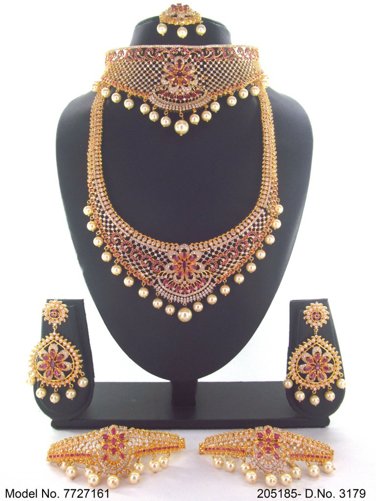 Statement Necklaces in Trend