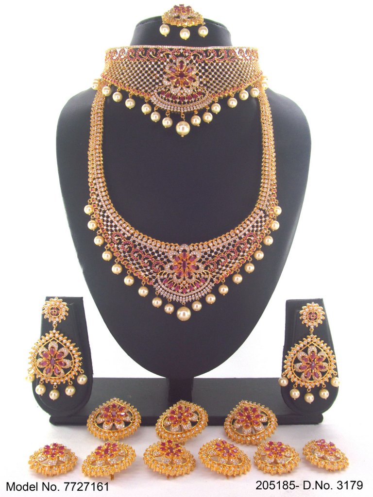 Statement Necklaces in Trend