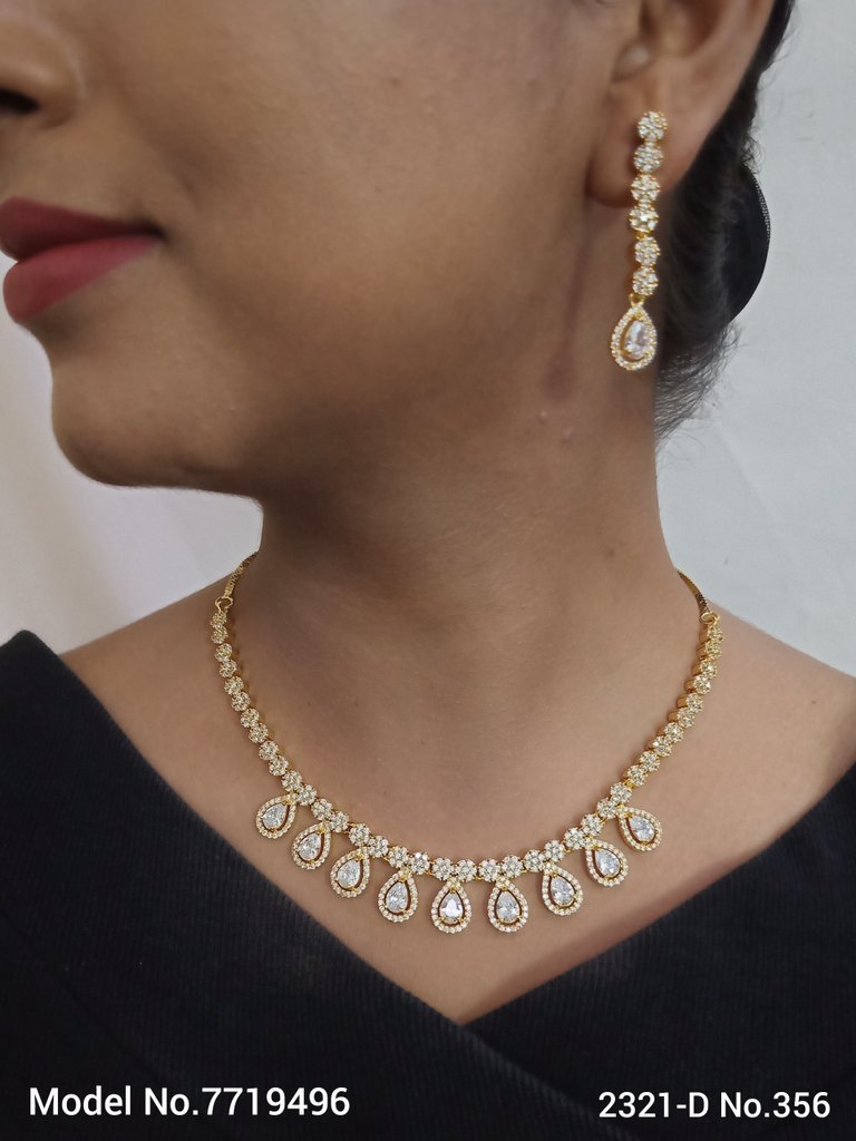 Classical Yet Trendy | Jewelry Set