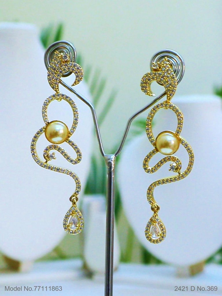 Classic Cz Jewelry Set with Earrings