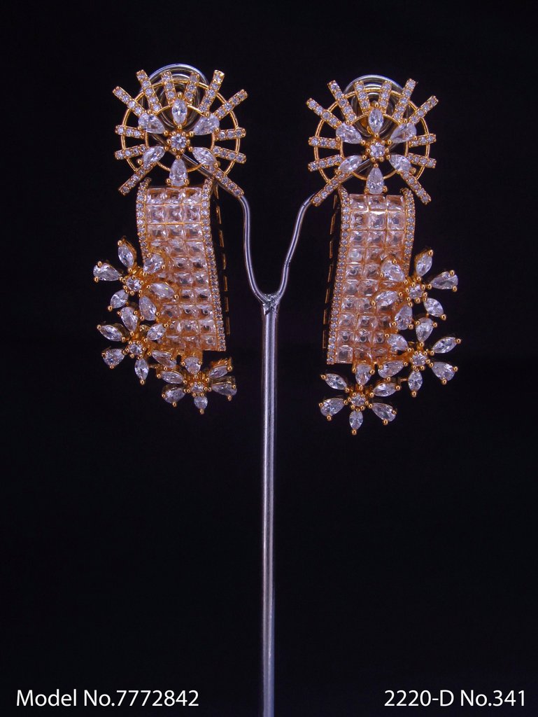 Zircon Earrings can be a Gift